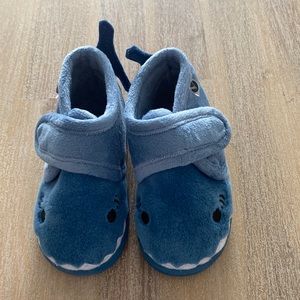 Baby shoes VICTORIA Size 21 brand new no box